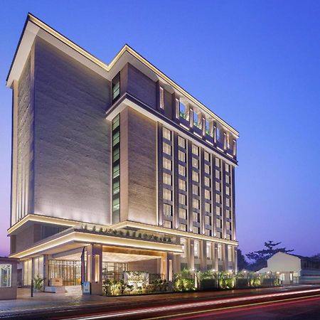 Bellevue Sarovar Premiere Junagadh Εξωτερικό φωτογραφία
