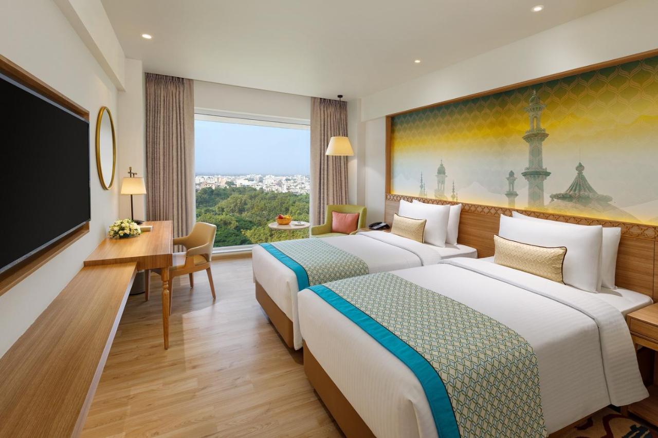 Bellevue Sarovar Premiere Junagadh Εξωτερικό φωτογραφία