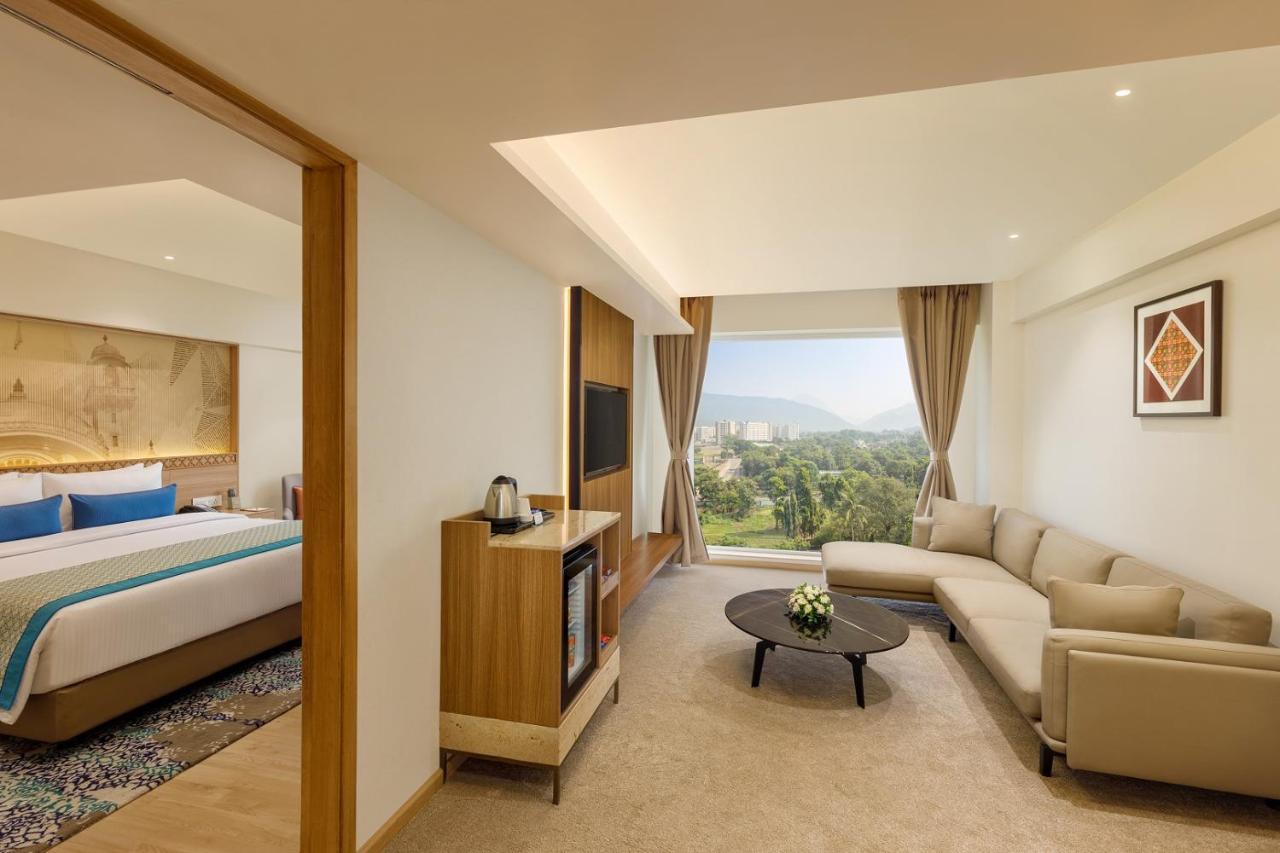 Bellevue Sarovar Premiere Junagadh Εξωτερικό φωτογραφία