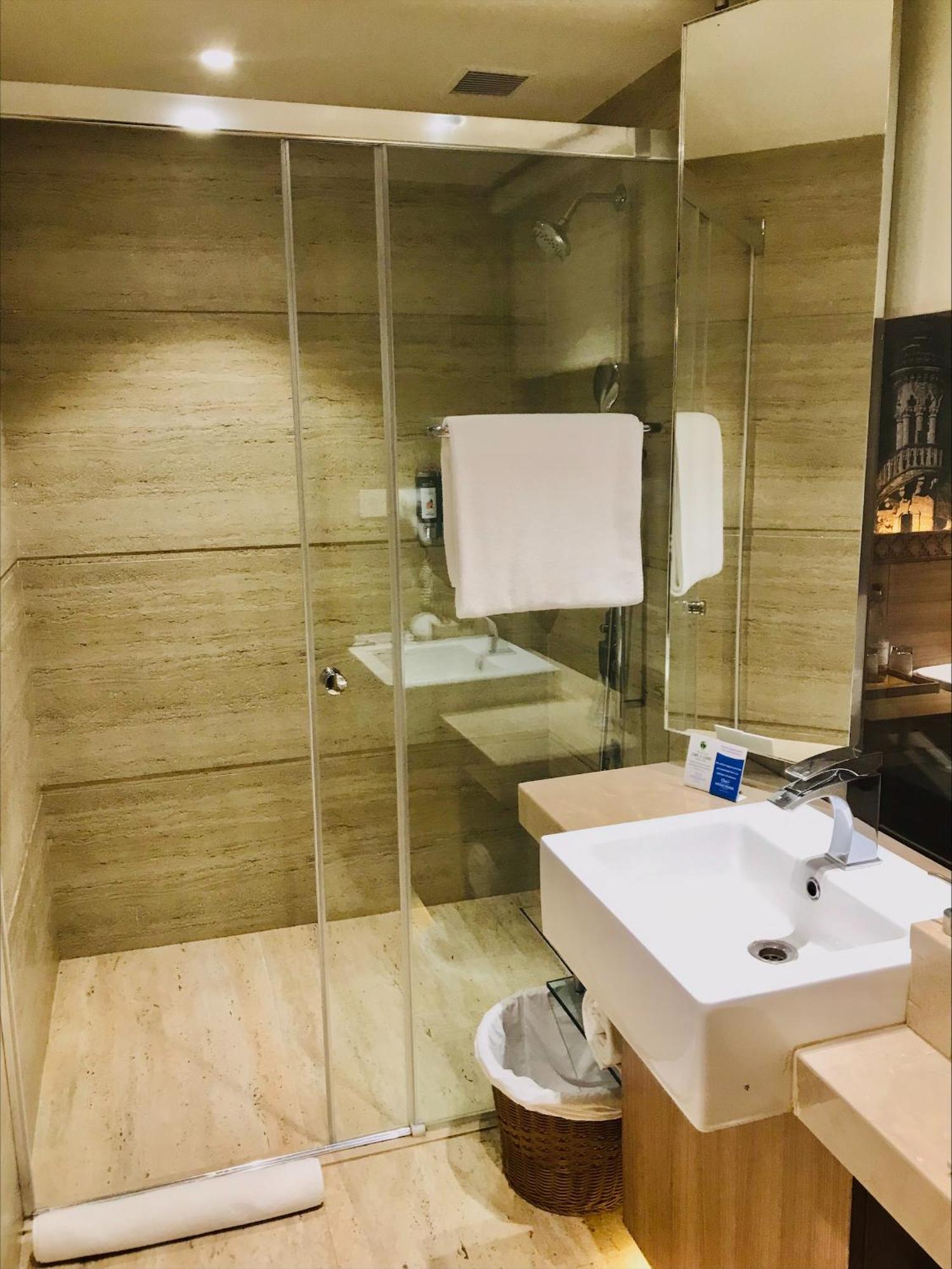 Bellevue Sarovar Premiere Junagadh Εξωτερικό φωτογραφία